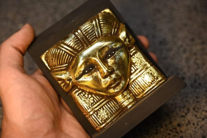 Antique Hathor Statue – Egyptian Goddess of Love, Gold Leaf Sculpture - صورة إضافية 10