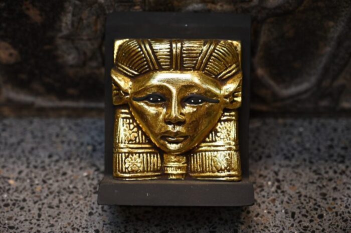 Antique Hathor Statue – Egyptian Goddess of Love, Gold Leaf Sculpture - صورة إضافية 3