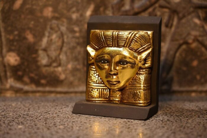 Antique Hathor Statue – Egyptian Goddess of Love, Gold Leaf Sculpture - صورة إضافية 7