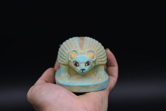 Egyptian Hedgehog Statue: Stone Replica - صورة إضافية 3