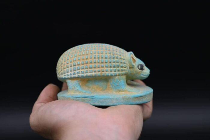 Egyptian Hedgehog Statue: Stone Replica - صورة إضافية 4