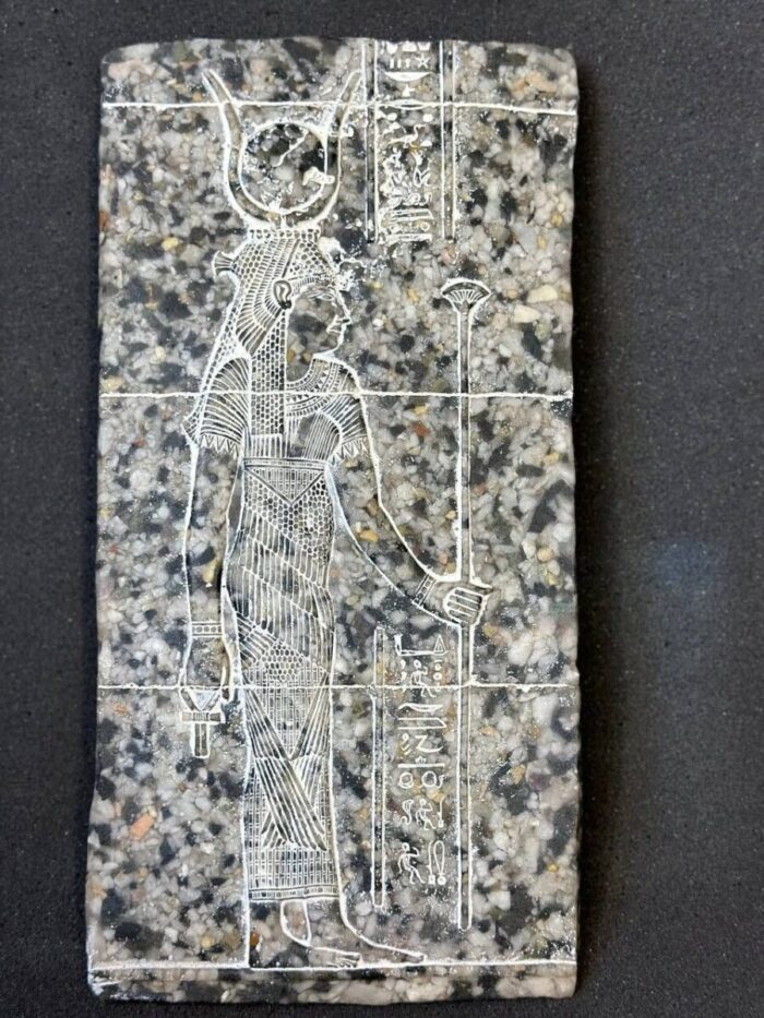 Granite Isis Relief, Egyptian Goddess Replica - صورة إضافية 2
