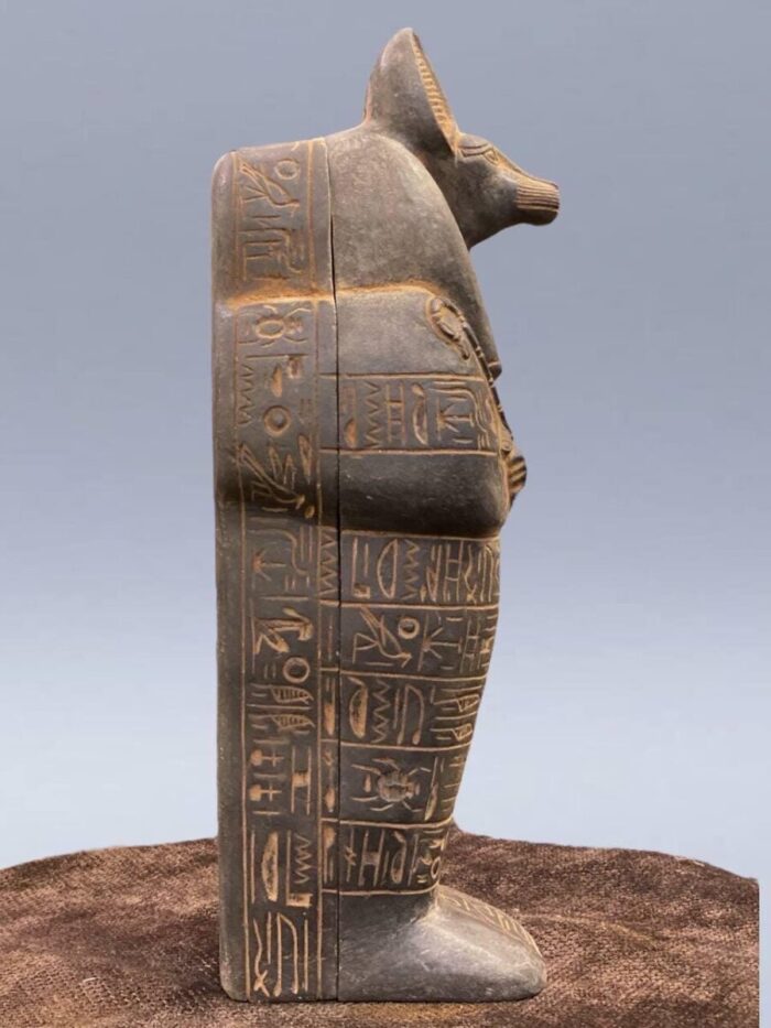 Hand-Carved Basalt Anubis Sarcophagus: Egyptian God Statue (40cm) - صورة إضافية 10