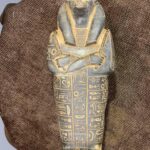 Hand-Carved Basalt Anubis Sarcophagus: Egyptian God Statue (40cm) - صورة إضافية 5