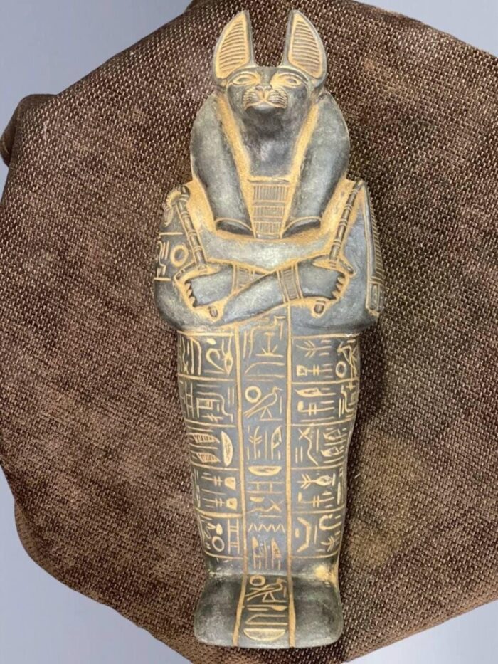 Hand-Carved Basalt Anubis Sarcophagus: Egyptian God Statue (40cm) - صورة إضافية 5