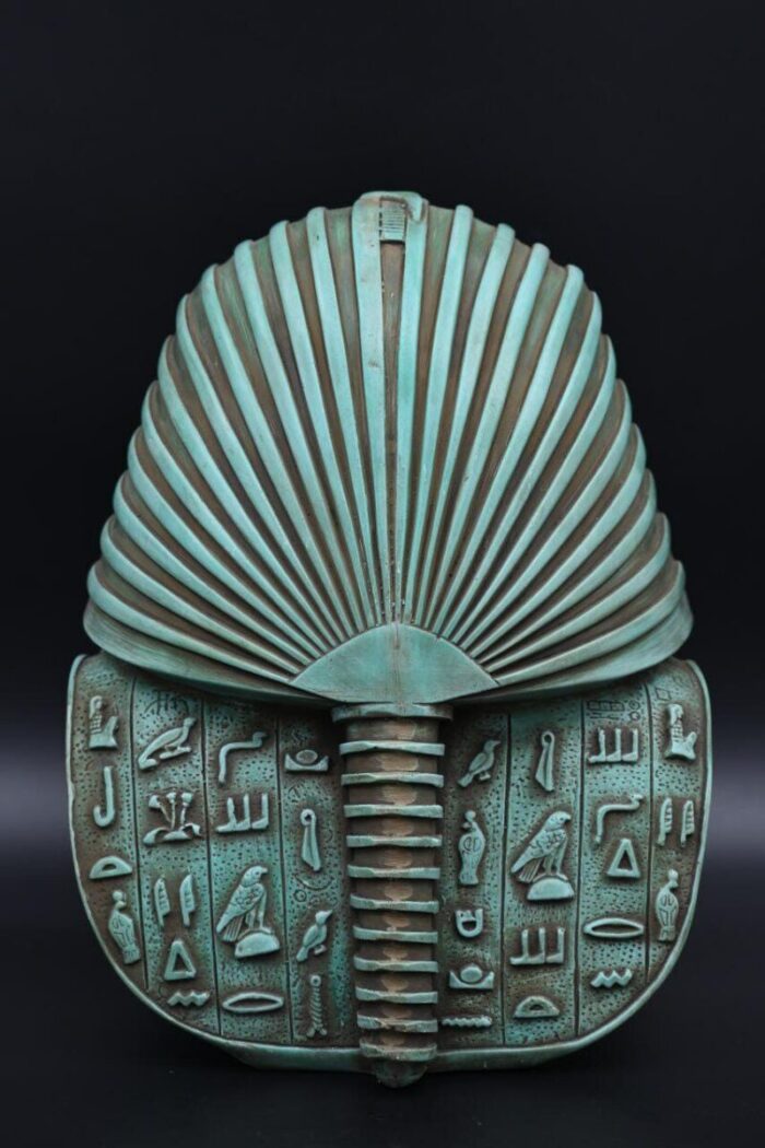 King Tut Mask Replica: Ancient Egyptian Art - صورة إضافية 2