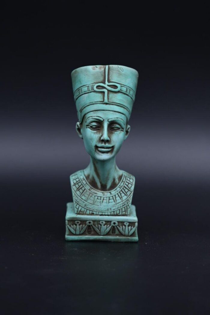Queen Nefertiti Head Statue: Egyptian Decor Replica