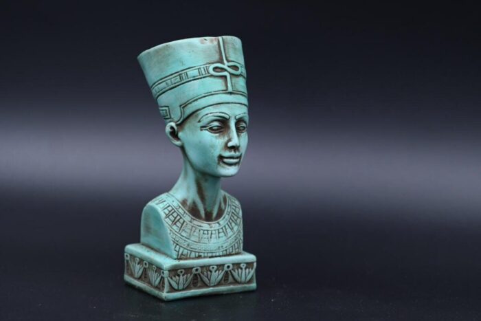 Queen Nefertiti Head Statue: Egyptian Decor Replica - صورة إضافية 5