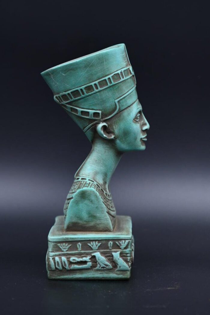 Queen Nefertiti Statuette: Egyptian Home Decor Replica - صورة إضافية 2