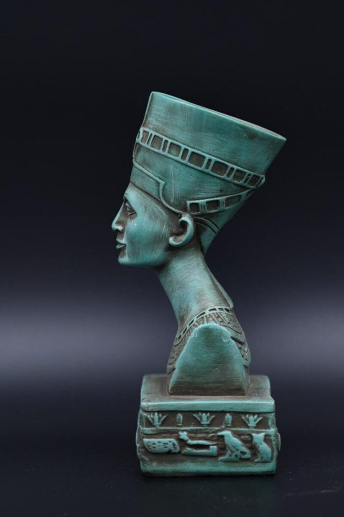 Queen Nefertiti Statuette: Egyptian Home Decor Replica - صورة إضافية 4
