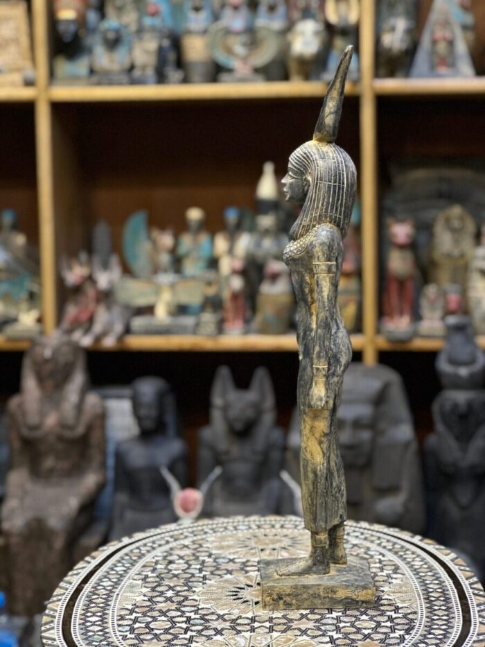 Vintage Hathor-Goddess of heaven,love,beauty, happiness-fertility in ancient Egyptian mythology-sculpture antiques statue-Egypt mythology - صورة إضافية 7