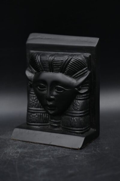 Basalt Hathor Mask Sculpture: Egyptian Goddess Replica - صورة إضافية 3