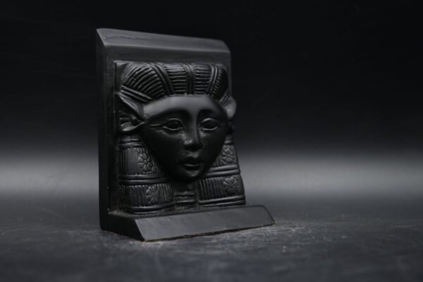 Basalt Hathor Mask Sculpture: Egyptian Goddess Replica - صورة إضافية 5
