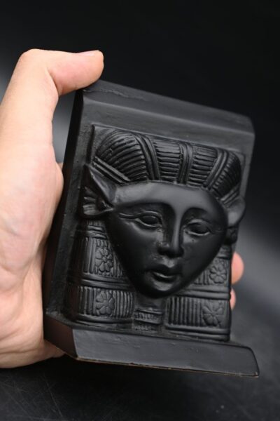 Basalt Hathor Mask Sculpture: Egyptian Goddess Replica - صورة إضافية 7