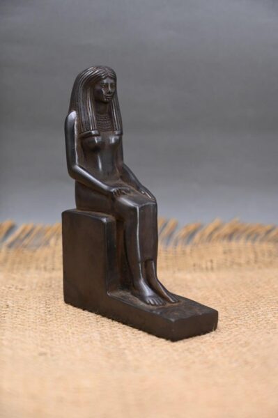 Black Basalt Isis Statue, Egyptian Goddess of Love - صورة إضافية 5
