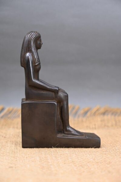 Black Basalt Isis Statue, Egyptian Goddess of Love - صورة إضافية 6