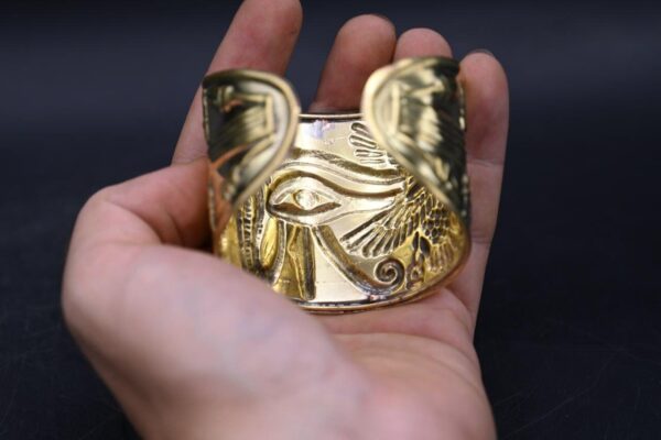 Brass Eye of Horus Bracelet: Egyptian Mythology Talisman - صورة إضافية 2