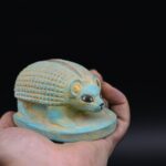 Egyptian Hedgehog Statue: Stone Replica - صورة إضافية 5