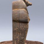 Hand-Carved Basalt Anubis Sarcophagus: Egyptian God Statue (40cm) - صورة إضافية 10