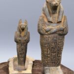 Hand-Carved Basalt Anubis Sarcophagus: Egyptian God Statue (40cm) - صورة إضافية 2