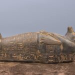 Hand-Carved Basalt Anubis Sarcophagus: Egyptian God Statue (40cm) - صورة إضافية 6