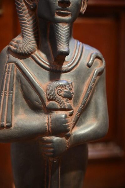 Hand-Carved Basalt Khonsu Statue: Egyptian Moon God Sculpture (58cm) - صورة إضافية 2