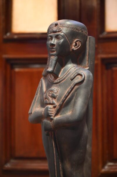 Hand-Carved Basalt Khonsu Statue: Egyptian Moon God Sculpture (58cm) - صورة إضافية 5