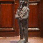 Hand-Carved Basalt Khonsu Statue: Egyptian Moon God Sculpture (58cm) - صورة إضافية 9