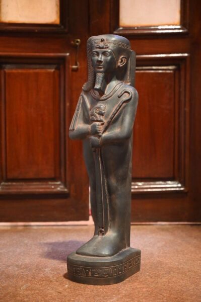 Hand-Carved Basalt Khonsu Statue: Egyptian Moon God Sculpture (58cm) - صورة إضافية 9