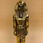 King Tutankhamun Statue: Gold Leaf Egyptian Decor - صورة إضافية 2