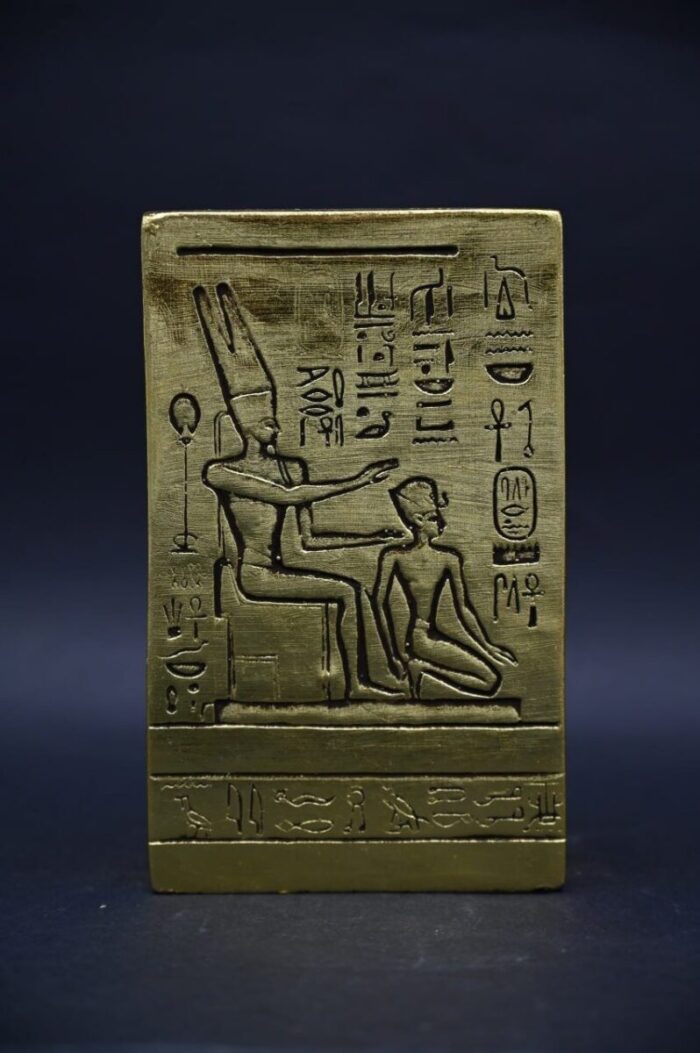 Menkaure Triad Statue – Egyptian Pharaoh, Goddess Hathor, Wife - Gold Leaf Stone - صورة إضافية 4