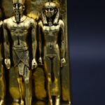 Menkaure Triad Statue – Egyptian Pharaoh, Goddess Hathor, Wife - Gold Leaf Stone - صورة إضافية 6