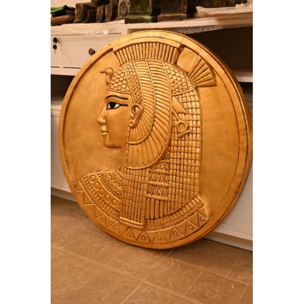 Queen Cleopatra Relief Disc: Egyptian Wall Art - صورة إضافية 2