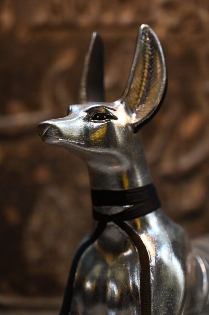 Silver Leaf Anubis Statue – Egyptian God of Mummification, Replica - صورة إضافية 2