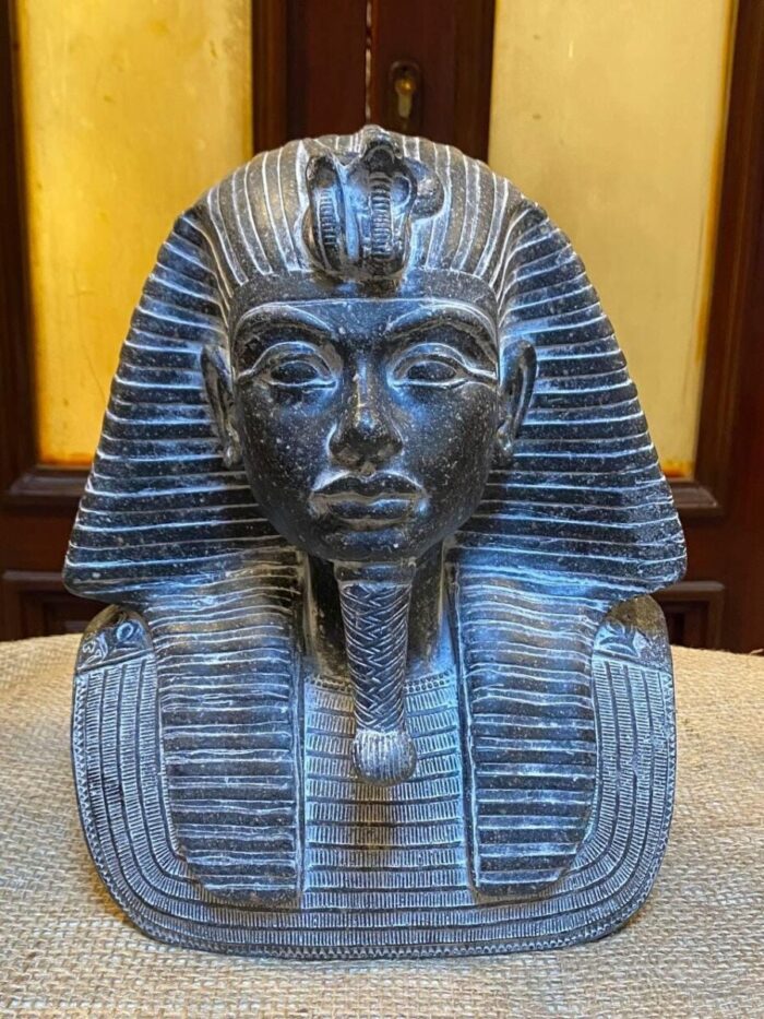 Tutankhamun Statue: Egyptian Pharaoh Stone Decor